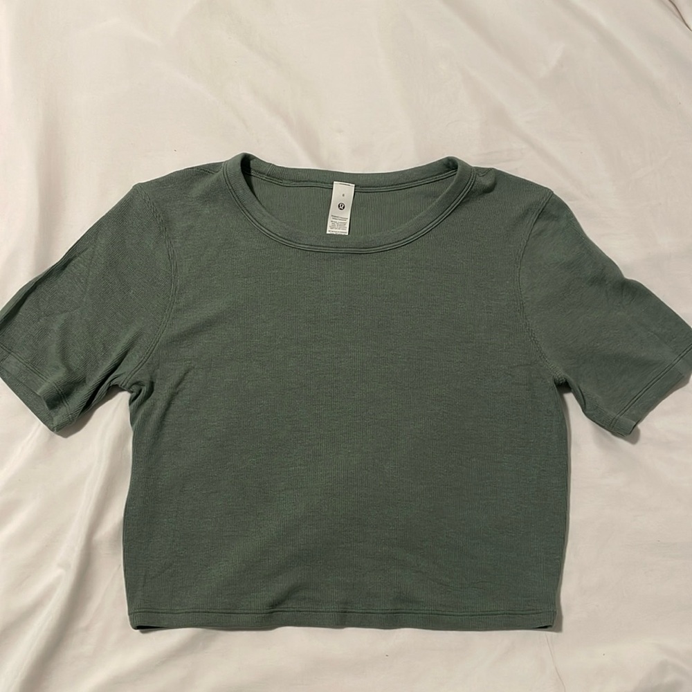 Brand new never worn Lululemon green Hold Tight Straight-Hem Cropped T-shirt